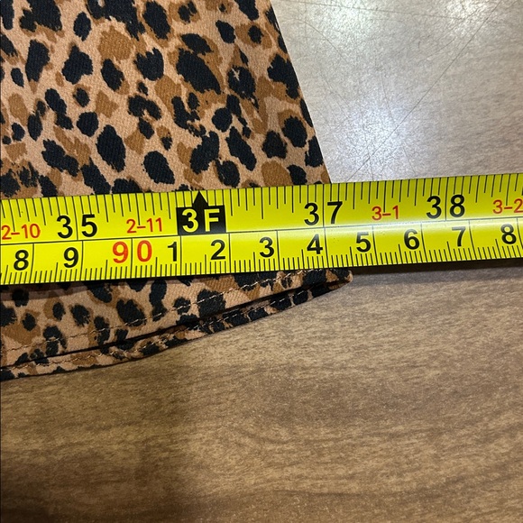 Tuckernuck Pomander Place Carlota Peplum Top Leopard Animal Print XXL
X - Picture 14 of 17